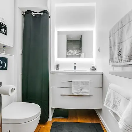 Le Petit Baroque Apartment